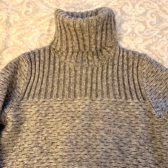 Banana Republic turtle neck knitted sweater - Picture 4 of 14